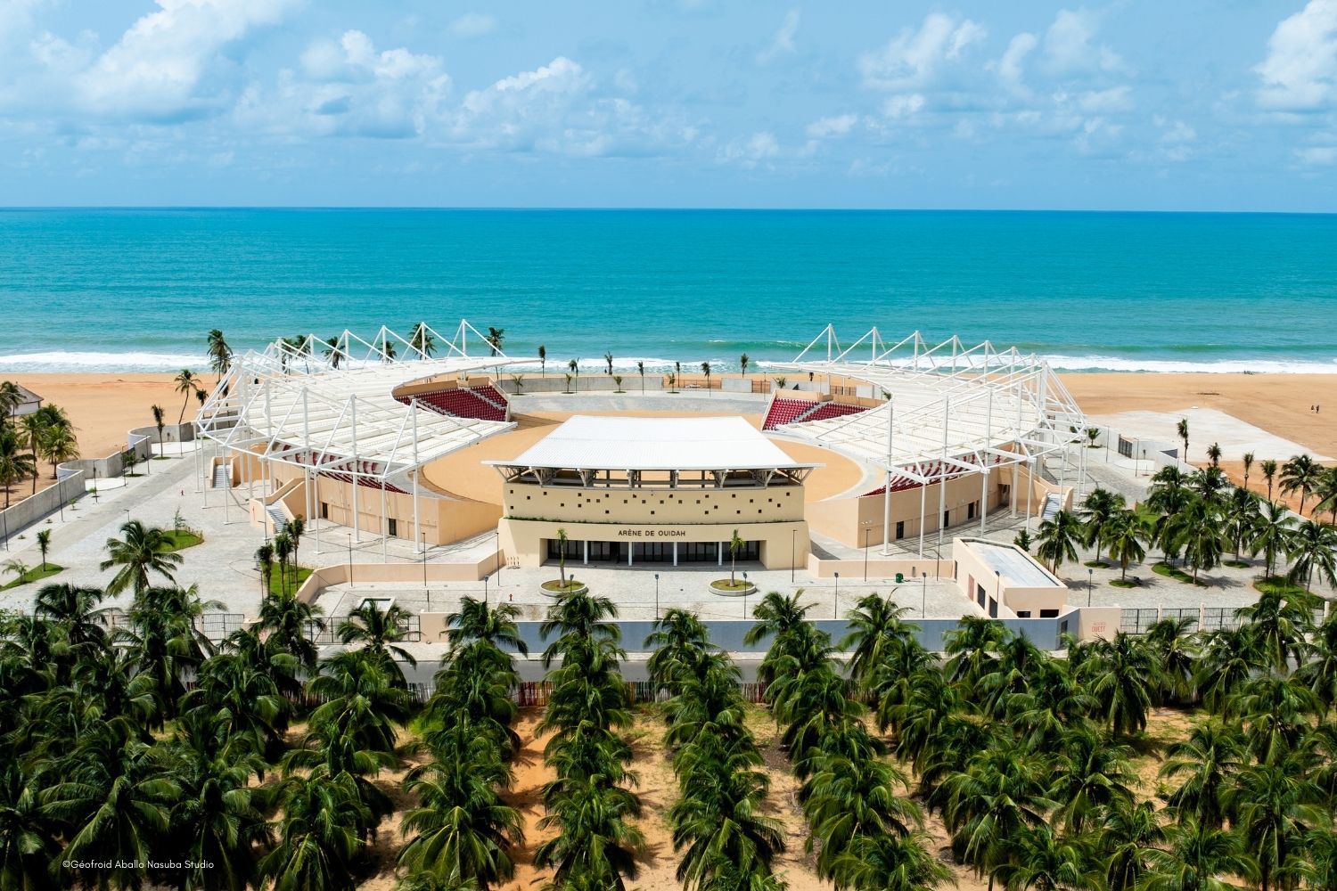Arène de Ouidah face à l'océan Atlantique, Bénin